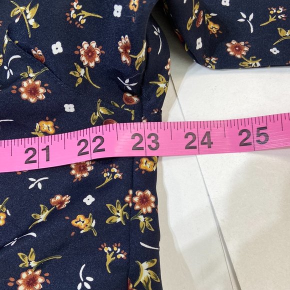 Styles Guides Women's Floral Button Up Shirt - XL - Picture 3 of 4